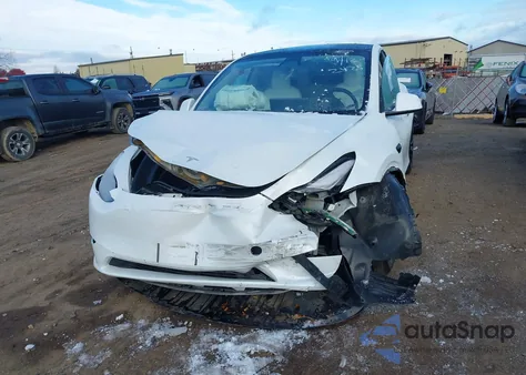 2023 Tesla Model Y Performance Dual Motor All-Wheel Drive z USA, uszkodzony, nr VIN 7SAYGDEF2PF832425